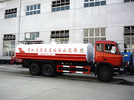东风后双桥18-20立方洒水车图片