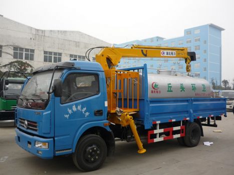 随车吊洒水车图片