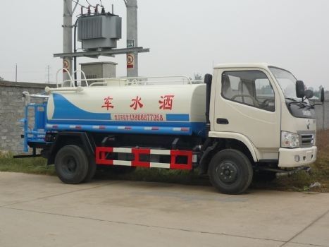 东风小霸王5立方洒水车图片