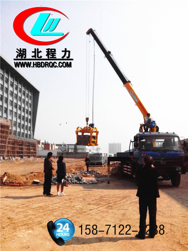 蓝牌随车吊农用随车吊自卸随车吊随车吊带洒水_随车吊带高空作业随车吊配夹砖机抱砖机图片