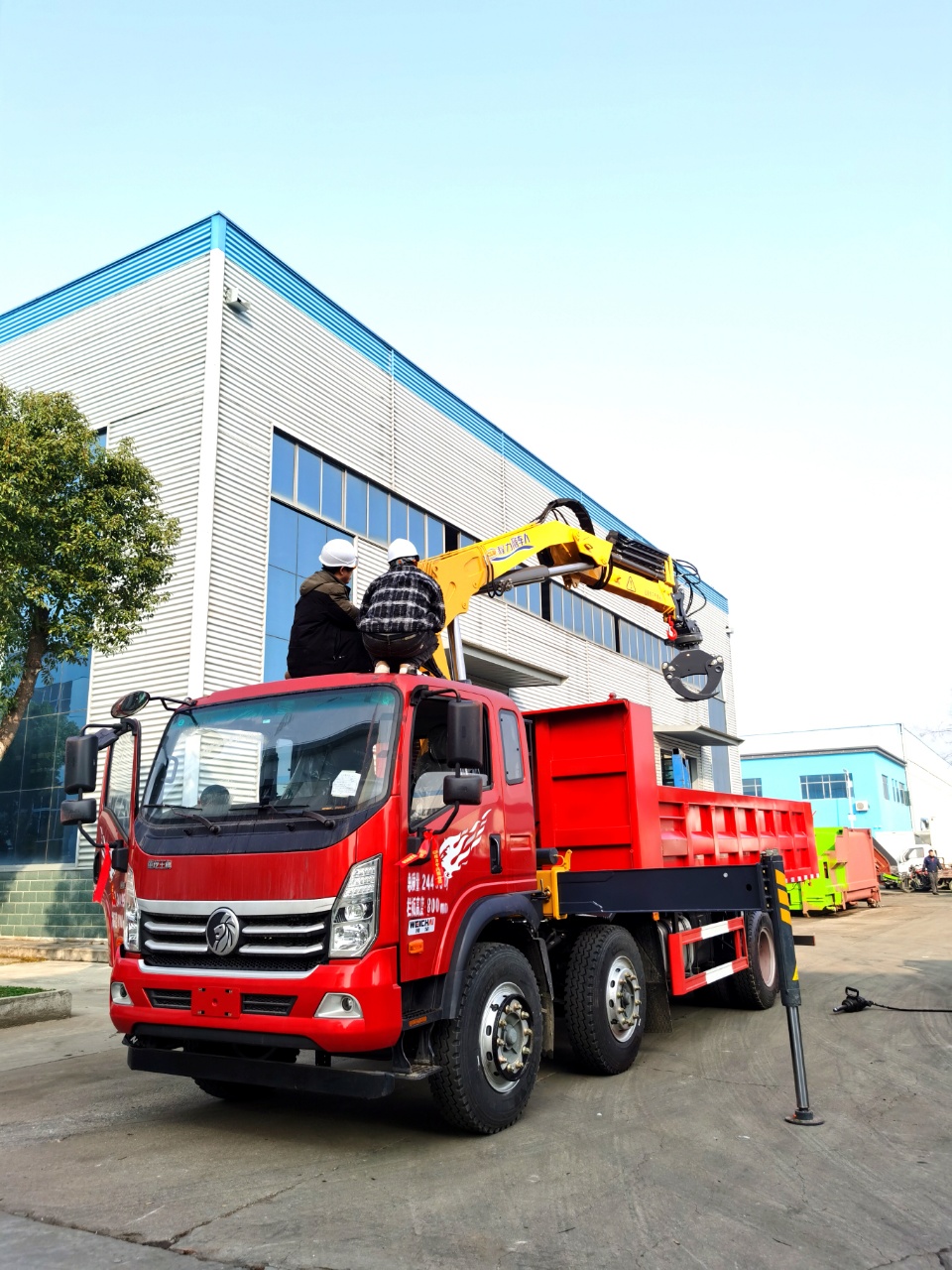 重汽王牌小三轴抓斗式垃圾车图片