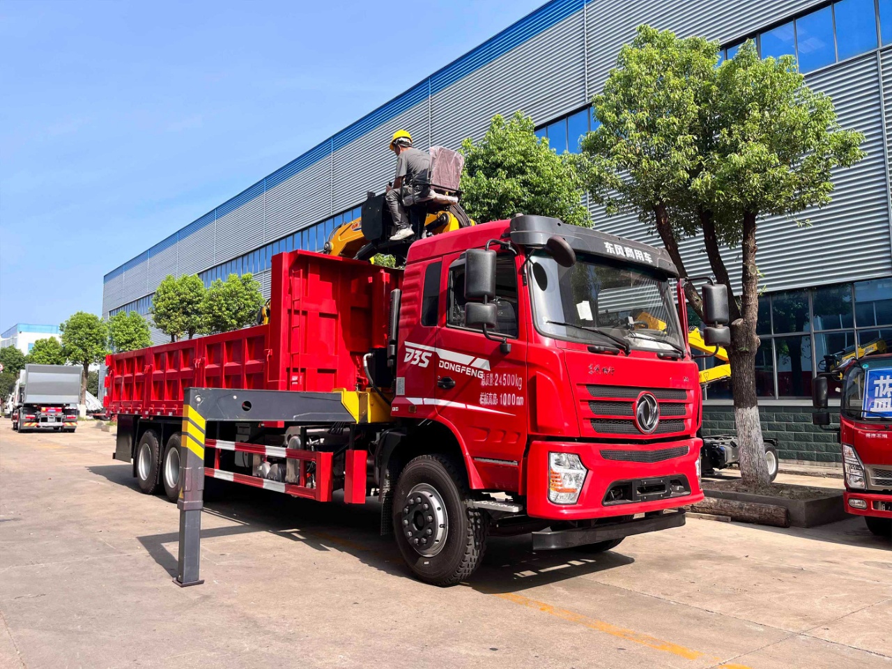 东风畅行后双桥随车抓图片