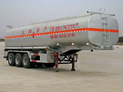 CLW9403GRY型易燃液体罐式运输半挂车图片