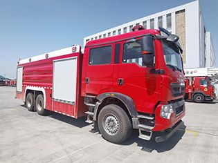CLW5270GXFGP110/HW型干粉泡沫联用消防车图片