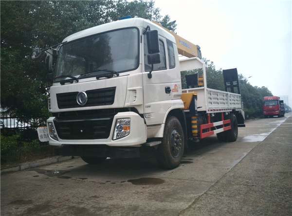 东风153随车吊平板运输车 东风153随车吊平板运输车