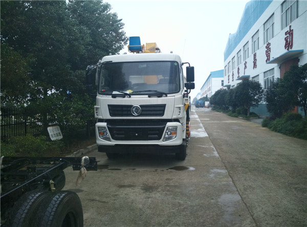 东风153随车吊平板运输车 东风153随车吊平板运输车